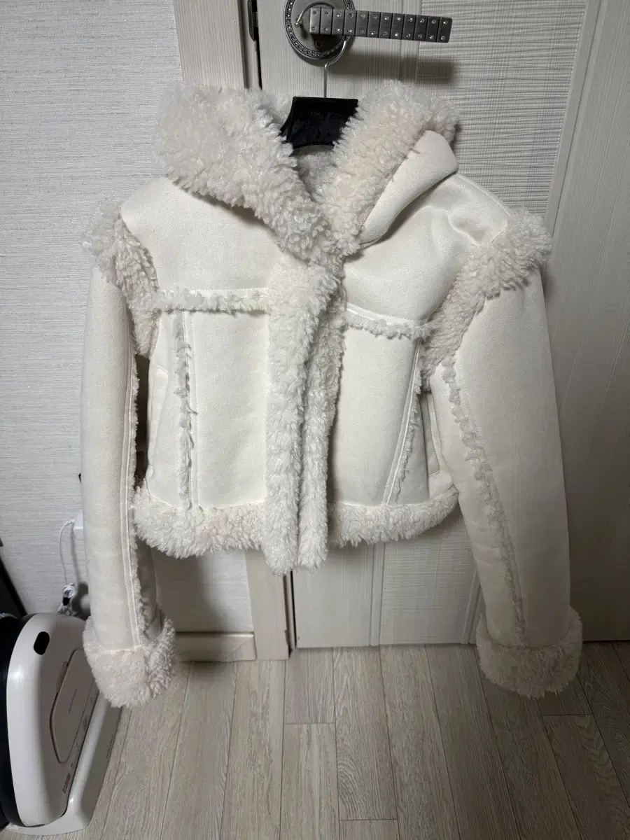 쓰리타임즈 무스탕 Baby hoodie fur coat